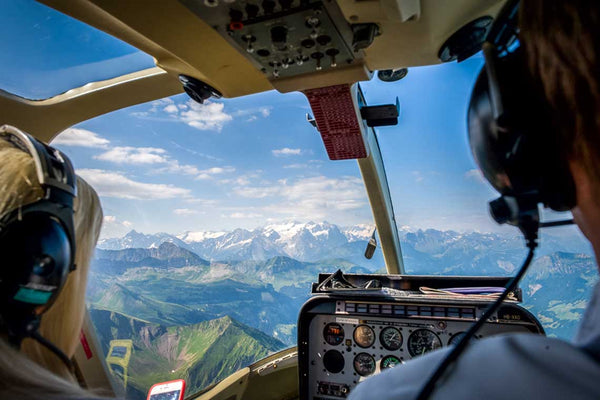 Helikopterrundflug mit Sicht in die Alpen