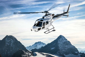 Ecureuil AS350 über den Alpen