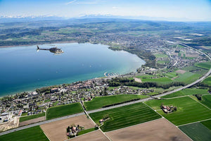 Neuenburgersee bei einem Helikopter Rundflug